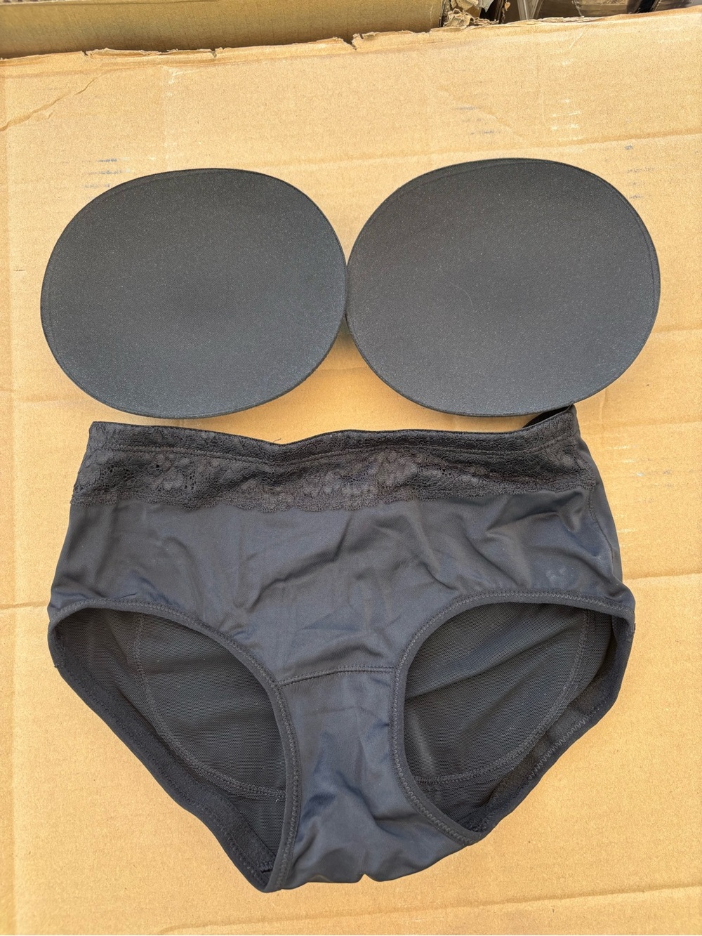 High-Rise Black Women’s Briefs with Lace Trim and 2 foam pads
